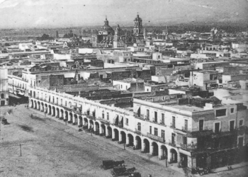Los portales que dan forma al corazón de la Ciudad de México