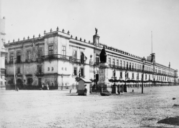 Enrico Martínez: privilegiado con pedestal junto al Zócalo