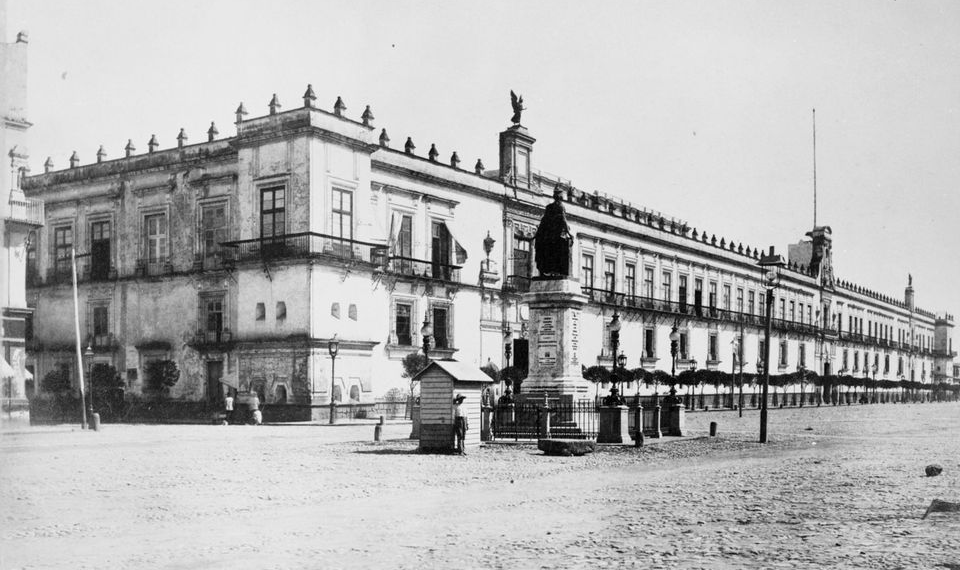 Enrico Martínez: privilegiado con pedestal junto al Zócalo
