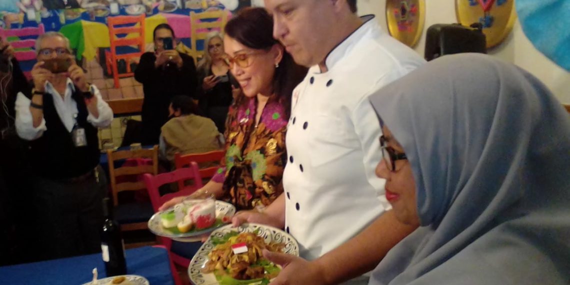 Chiles en nogada, tradición culinaria desde la Independencia